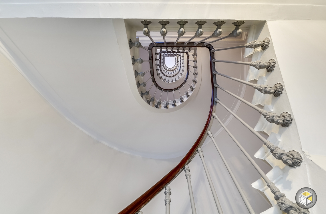 Escalier vue contre-plongée