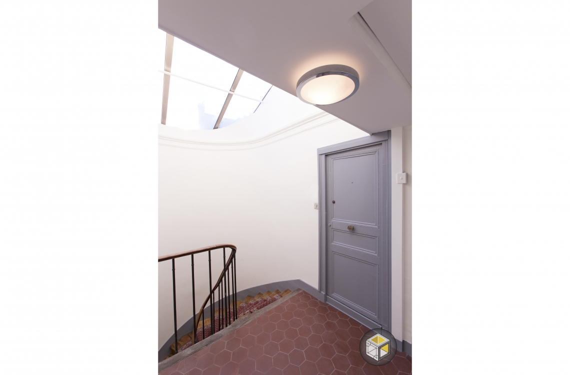 porte palier escalier luminaire