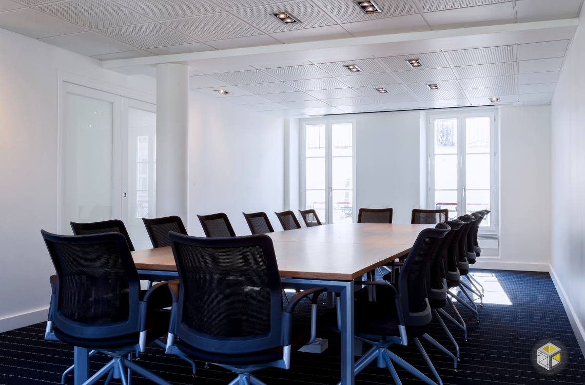 salle de réunion bureau chaises de bureau moquette